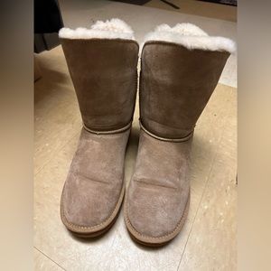 Tan winter boots